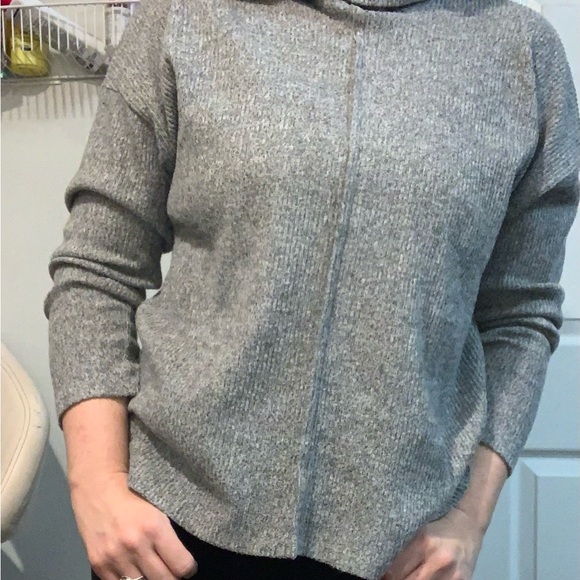 Vince Camuto Sweater - Picture 4 of 7